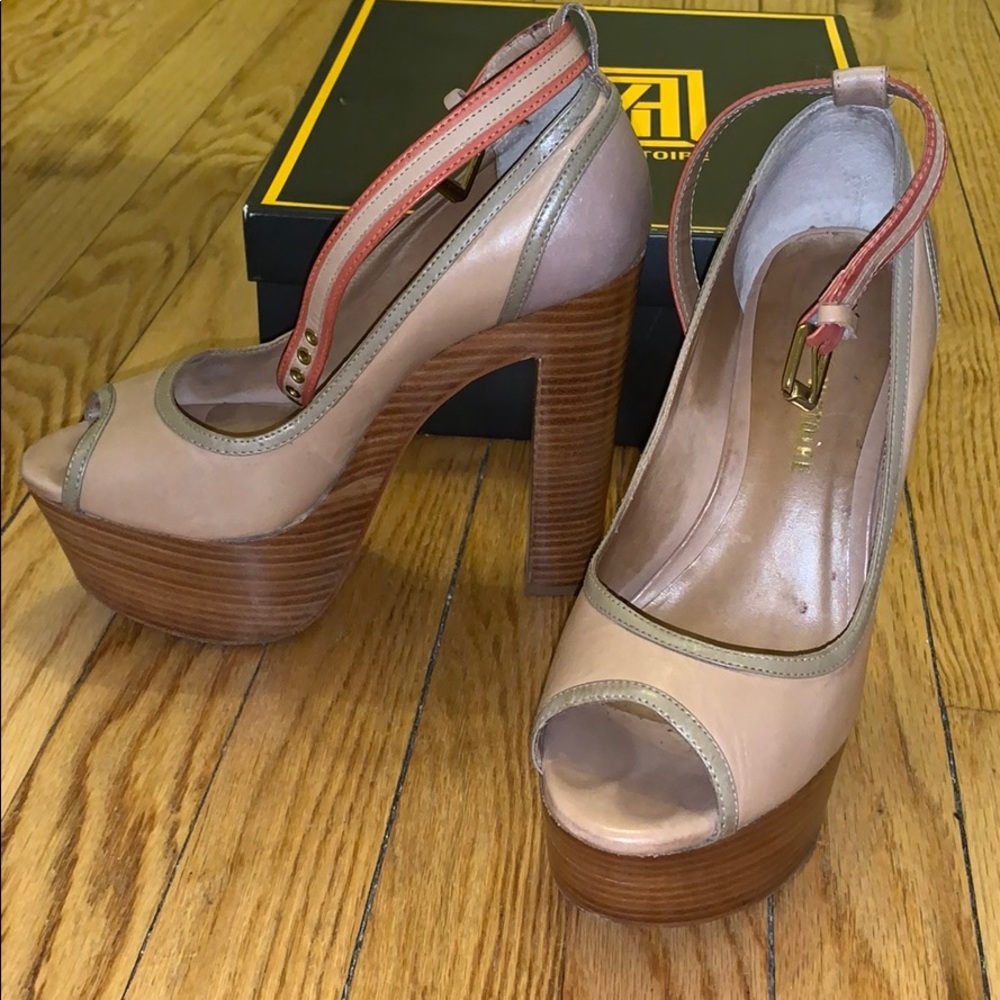 Pour la Victoire AWESOME heels in nude
